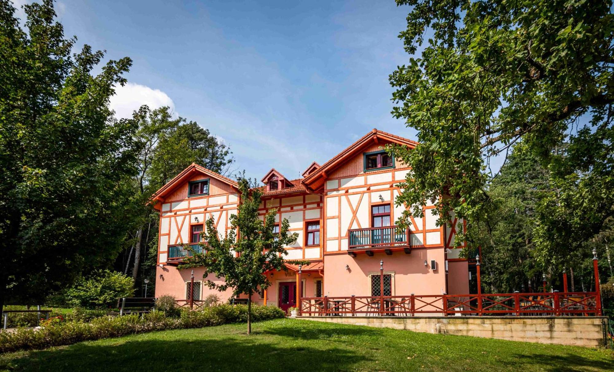 Hotel Studanka Rychnov nad Kneznou Exteriör bild